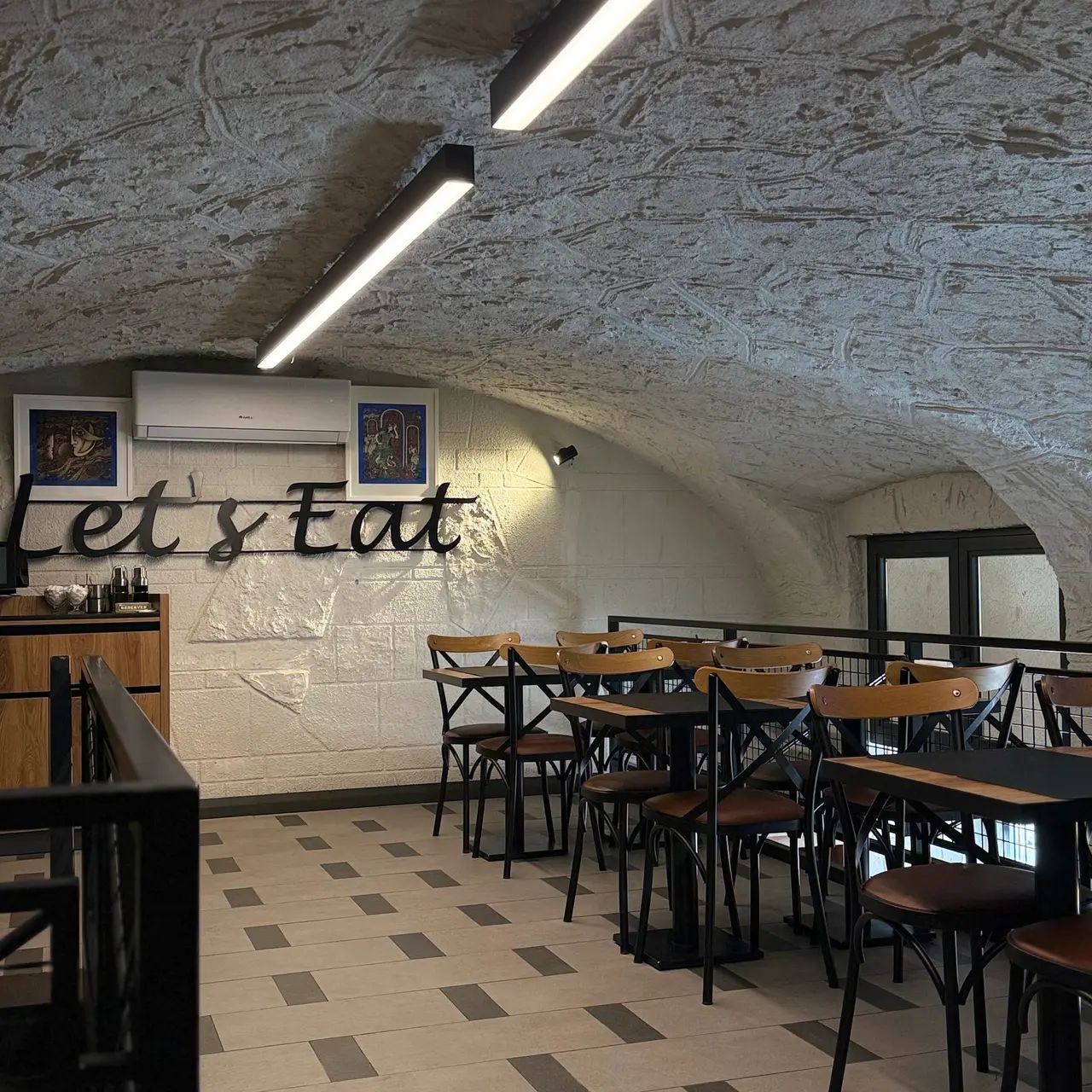 BISTRO DASH CAFE 5